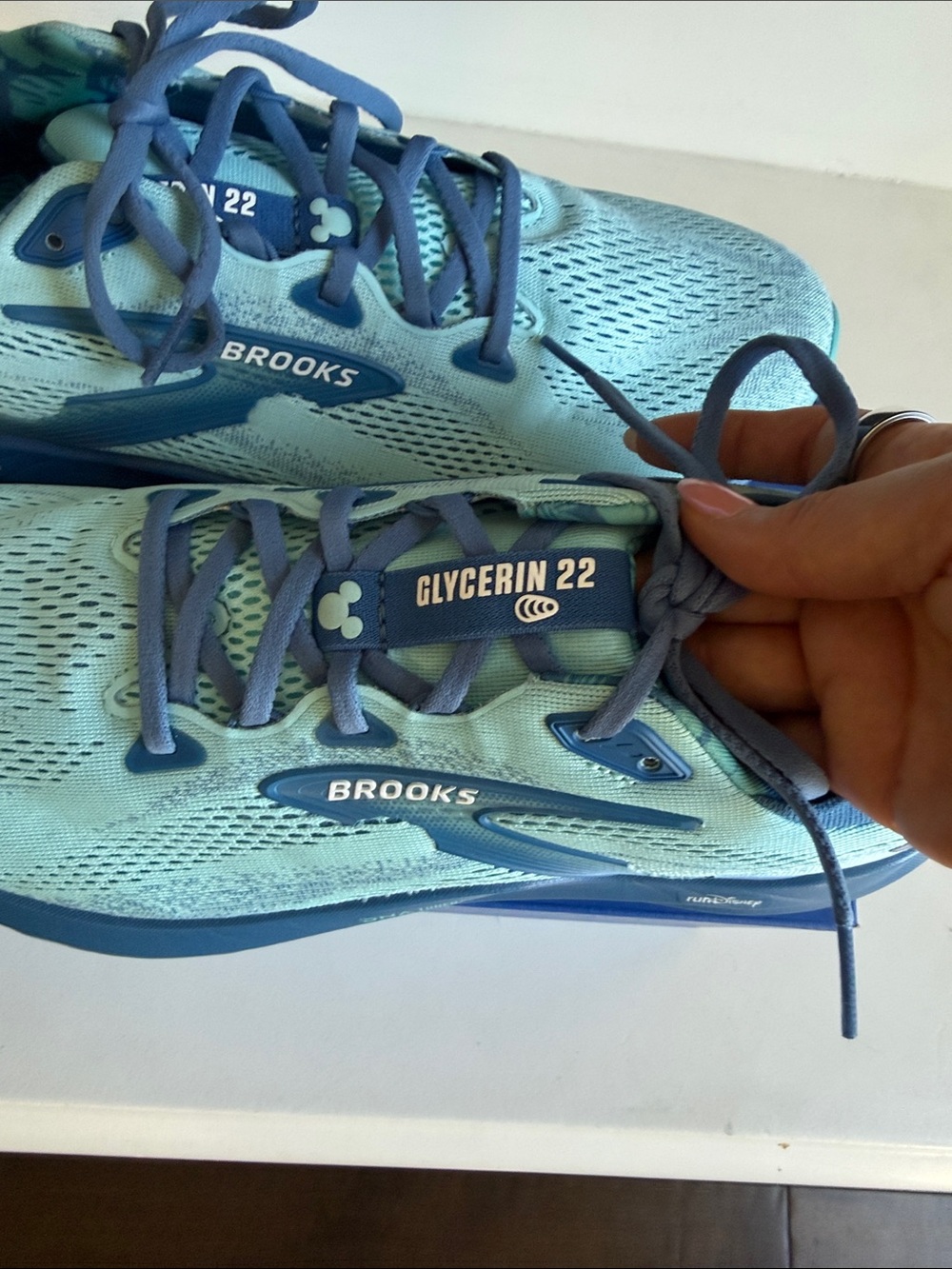 Brooks Men’s Glycerin RunDisney Stitch Running Shoes Size 11 Like New - Picture 2 of 9